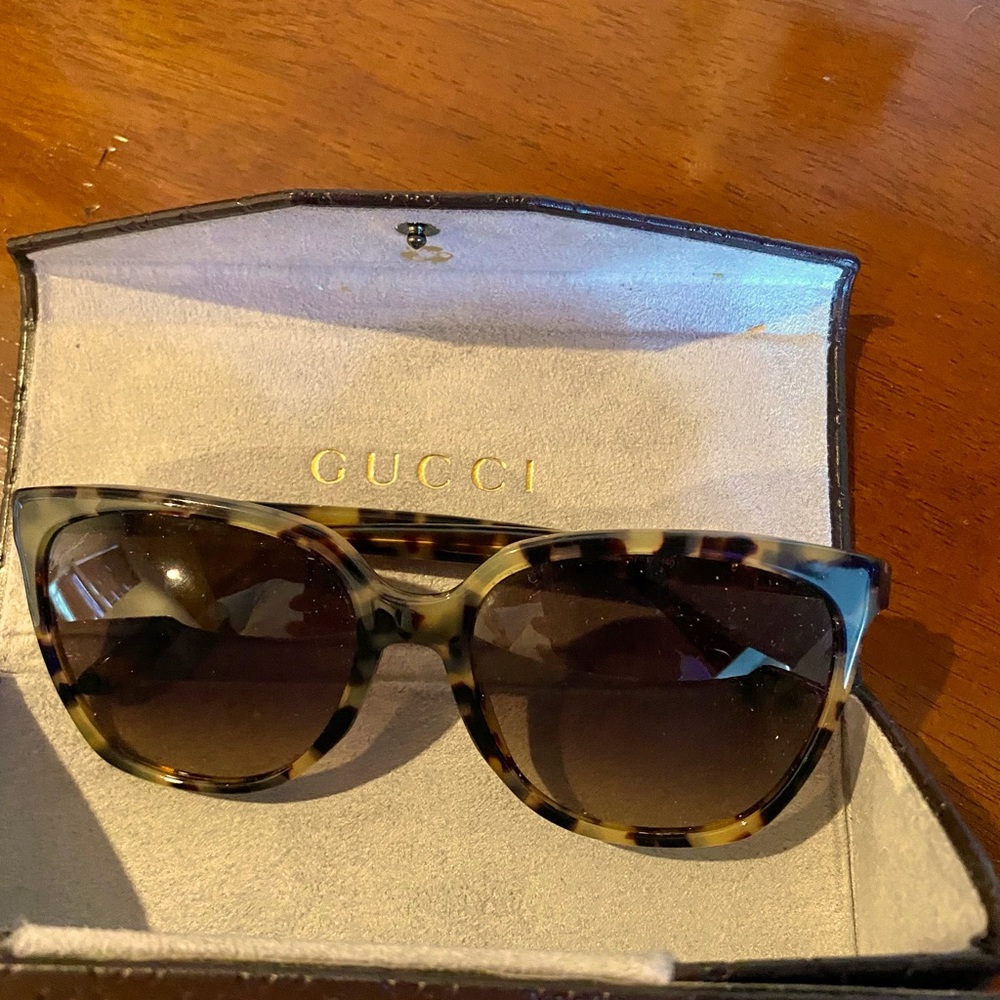 Gucci Tortas not band new used in decent shape very little blemish.